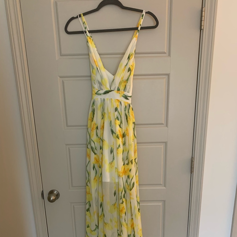 Red Dress Boutique Ever After Yellow Floral Maxi Dress NWT Medium